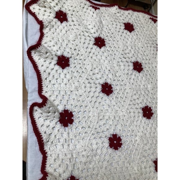 Vintage 52 x 38 Inch White and Red Floral Handmade Afghan Blanket - Picture 4 of 12
